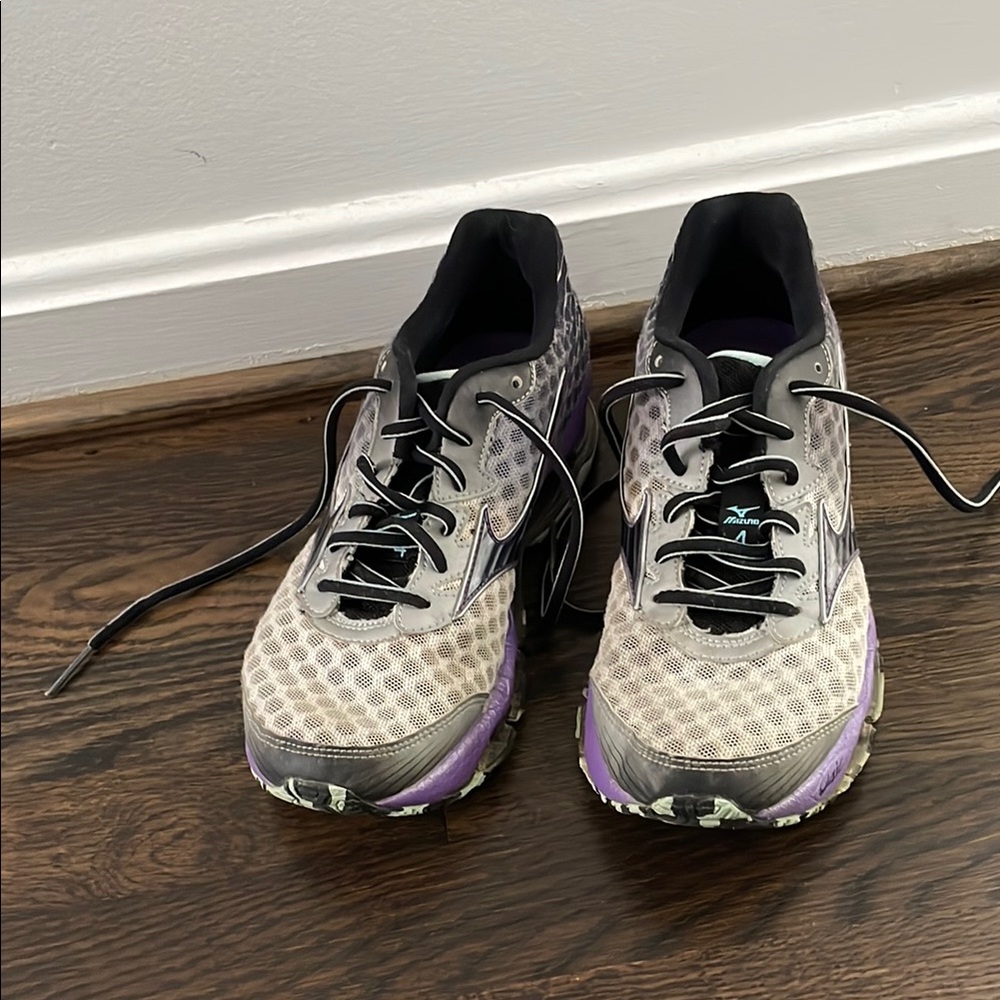 Mizuno Wave Prophecy Gray and Purple Athletic Shoes with Mesh Upper